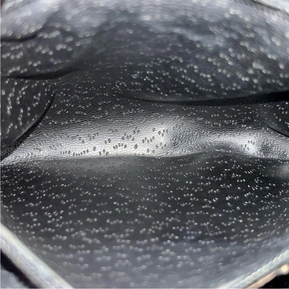 Gucci Black Shoulder Bag with Red and Green Accents - Picture 14 of 16